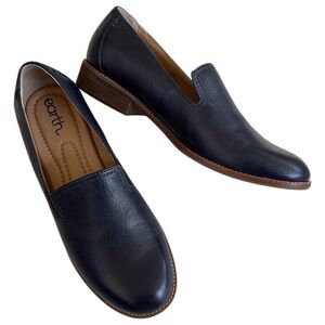EUC Earth Brand Leather Edna Loafers Navy Size 9.5